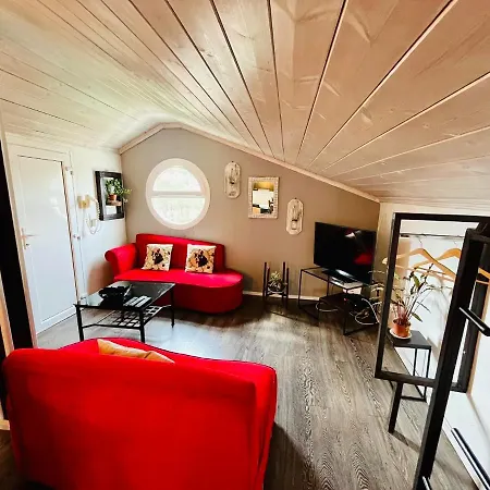 Poplar Lofts & Karavouzi Apartment