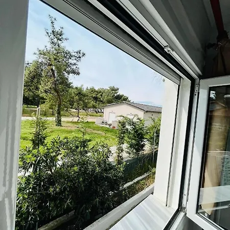 Poplar Lofts & Karavouzi Apartment