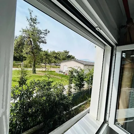 Poplar Lofts & Karavouzi Apartment