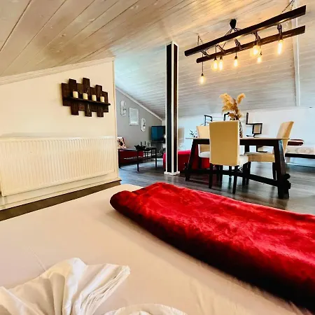Poplar Lofts & Karavouzi Apartment