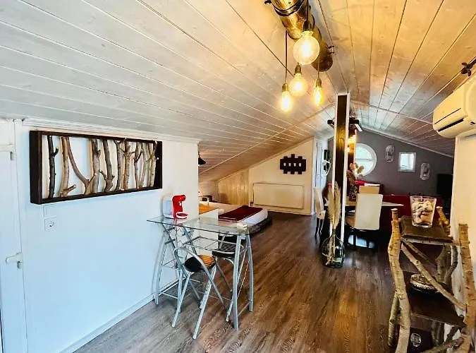 Poplar Lofts&apartments Karavouzi